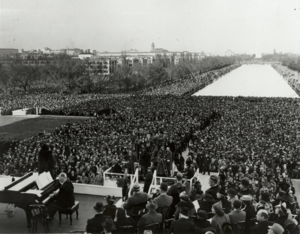 Anderson in her 1939 concert at the Lincoln Memorial